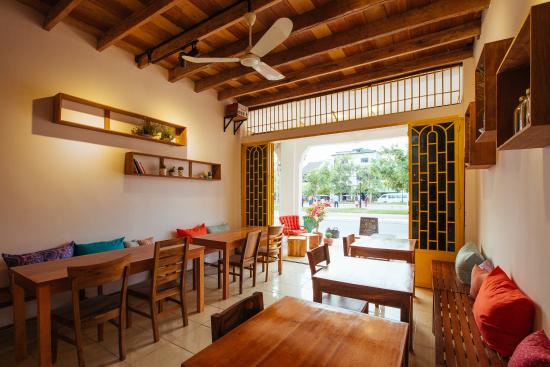 attraction-Where to Eat In Kampot Restaurant 2.jpg